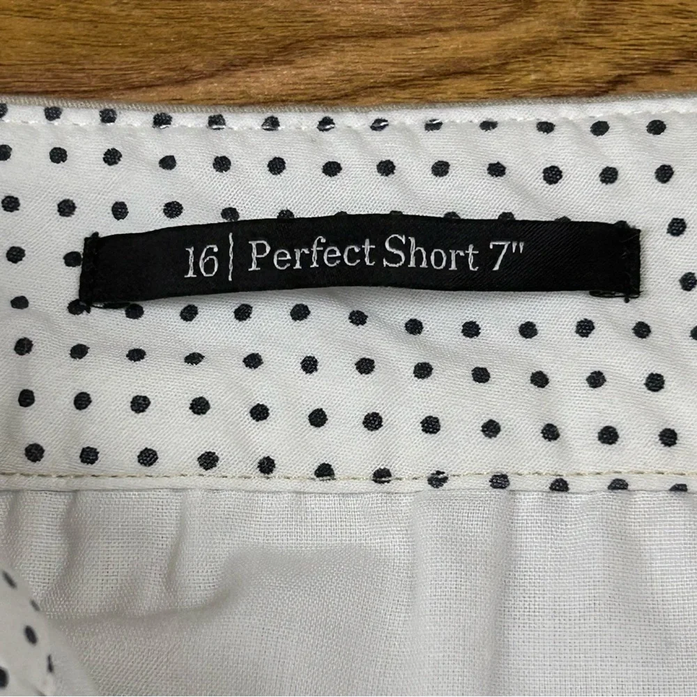 Talbots Perfect Short Tan Khaki Chino Shorts 6.5” Inseam - Size 16